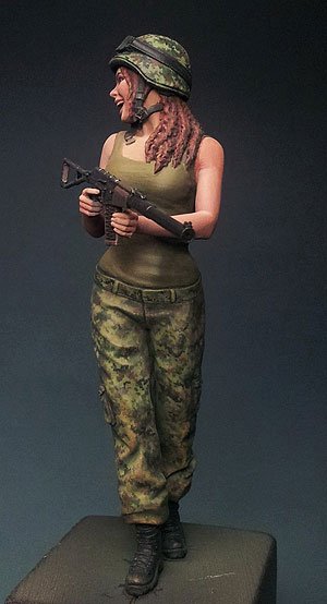 Merry girl soldier  (Vista 3)