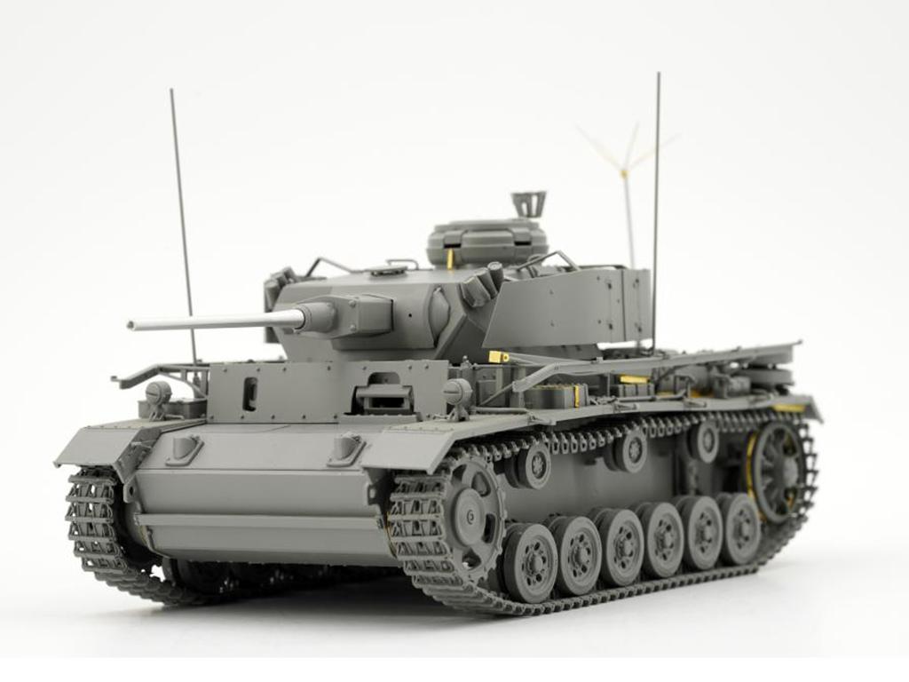 Pz.Bef.Wg.III Ausf.K con Schürzen (Vista 5)