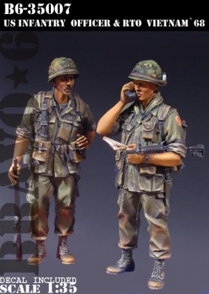 U.S. Infantry Officer & RTO Vietnam`68  (Vista 1)