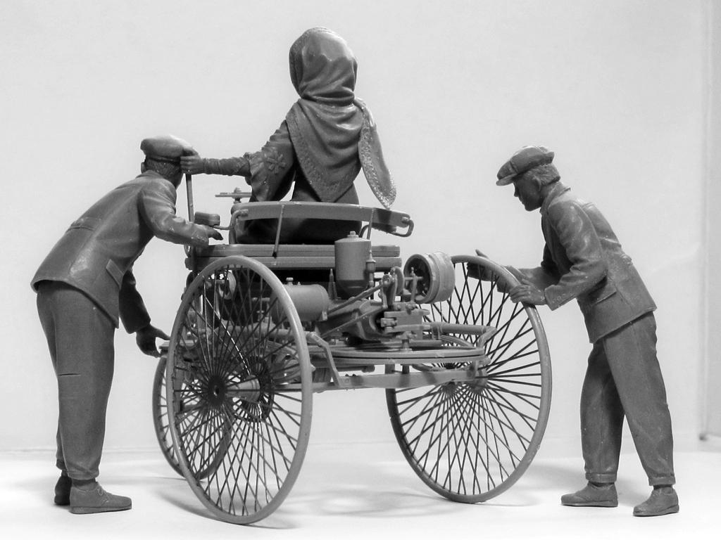 Benz Patent-Motorwagen 1886 with Mrs. Benz & Sons  (Vista 4)