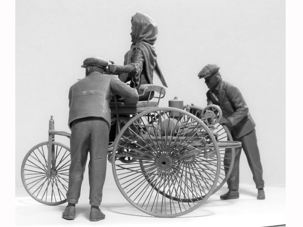 Benz Patent-Motorwagen 1886 with Mrs. Benz & Sons  (Vista 5)