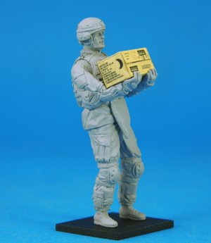 US OIF Soldier at rest  (Vista 1)