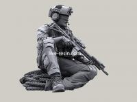 Personal SOF transportado en la puerta de carga (Vista 12)
