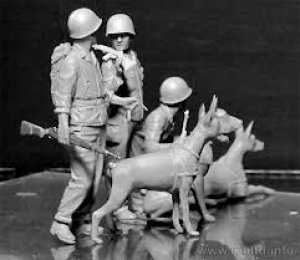 Dogs in the service in Marine Corps, WW   (Vista 5)