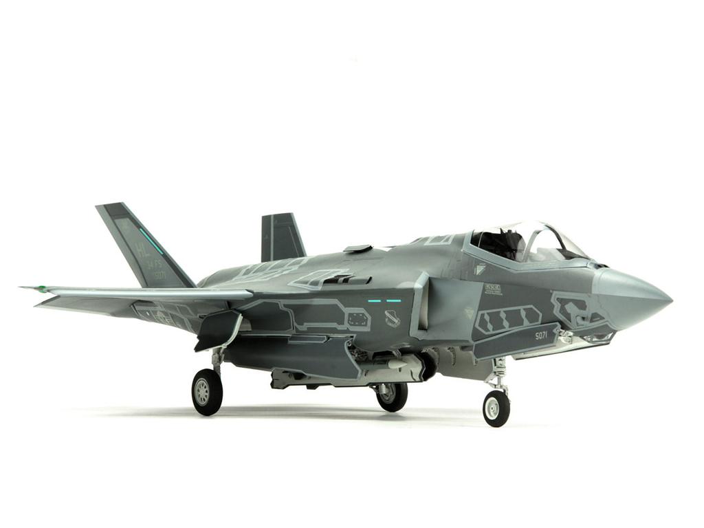 Lockheed Martin F-35A Lightning II Fight (Vista 4)