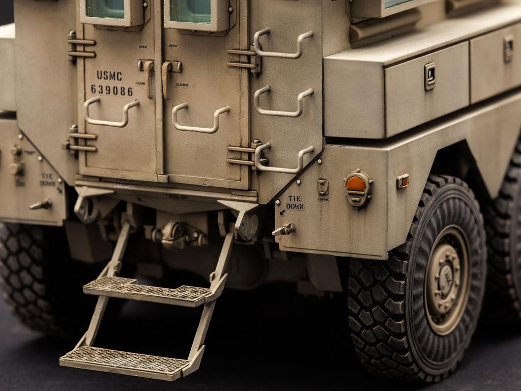 U.S. Cougar 6×6 MRAP Vehicle (Vista 9)