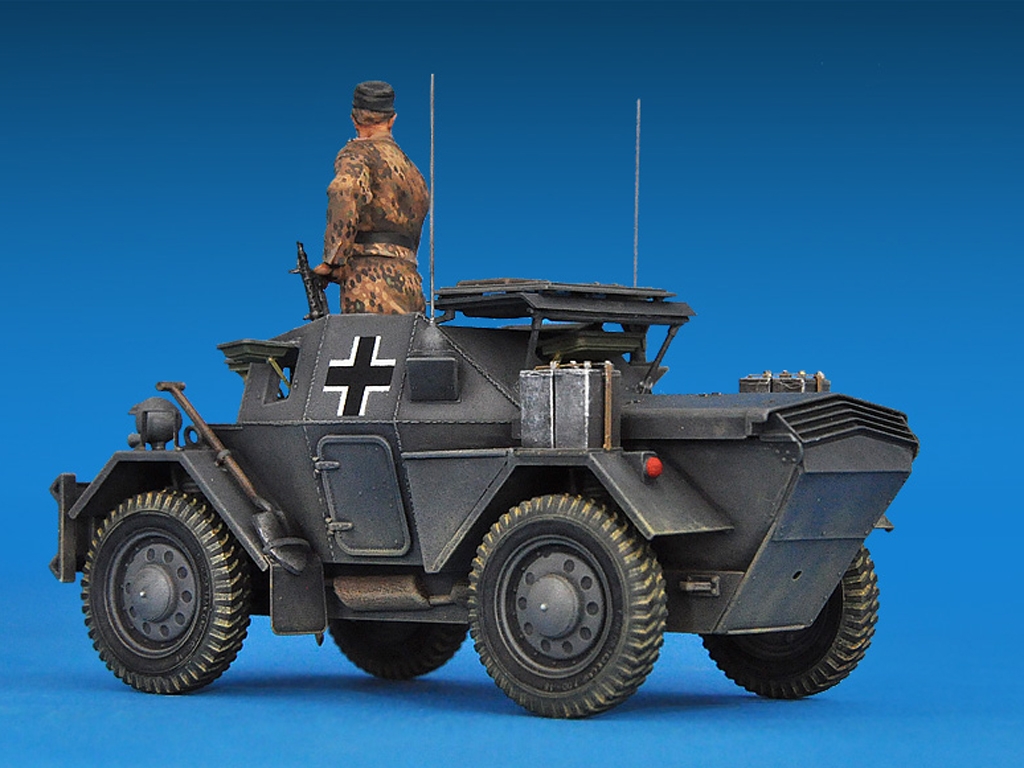 Dingo Mk.II Armored Car w/ German Crew  (Vista 3)