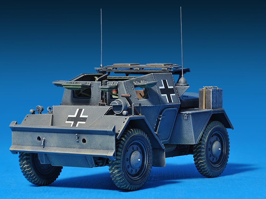 Dingo Mk.II Armored Car w/ German Crew (Vista 15)