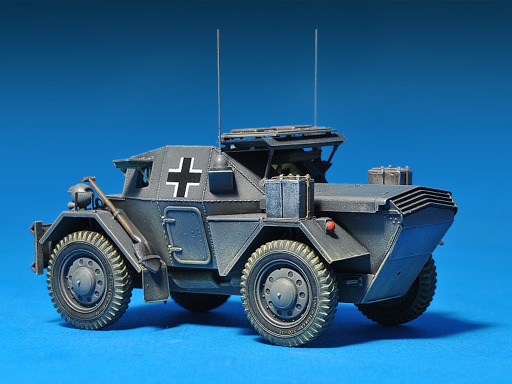 Dingo Mk.II Armored Car w/ German Crew (Vista 16)