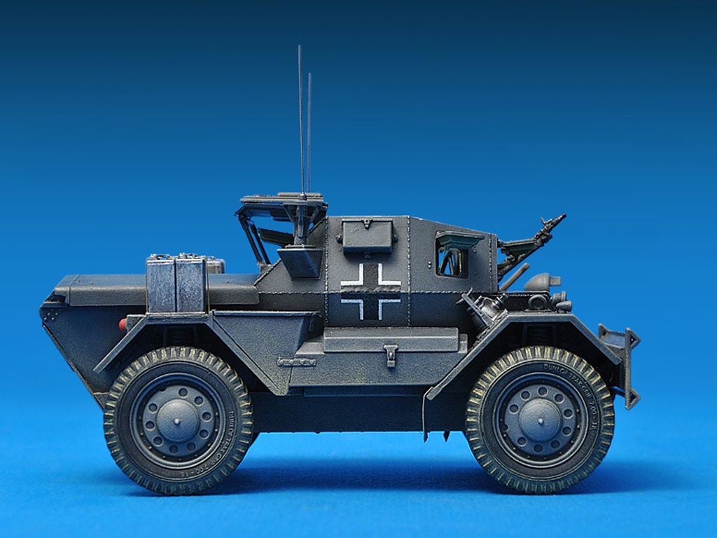Dingo Mk.II Armored Car w/ German Crew  (Vista 9)