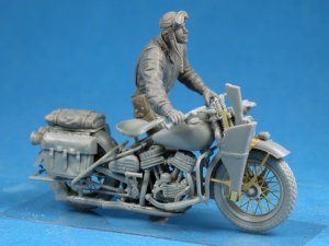 U.S.  Soldier Pushing Motorcicle  (Vista 2)