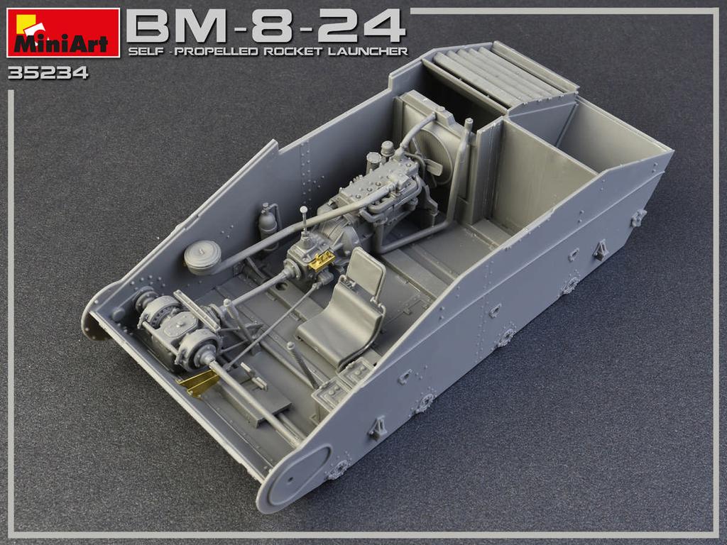 Lanzacohetes BM-8-24 con interior completo (Vista 7)