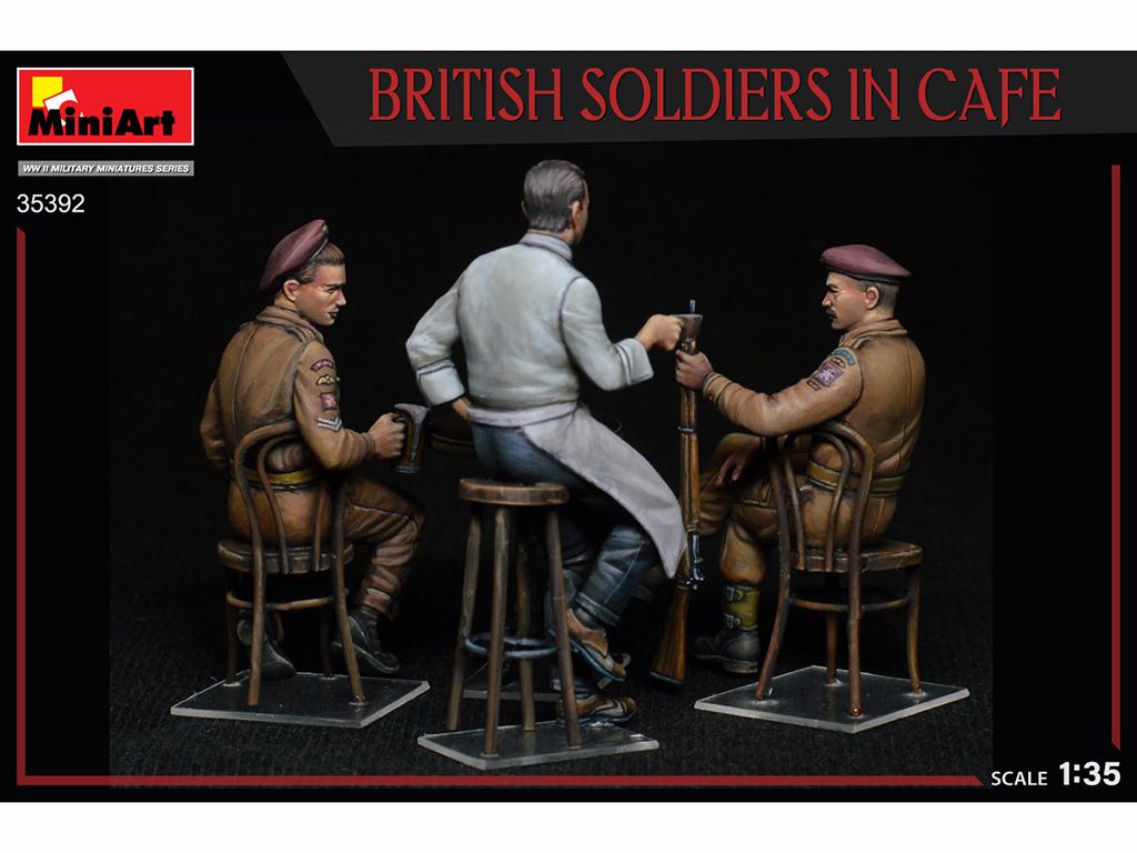 Soldados Británicos en Cafe (Vista 4)