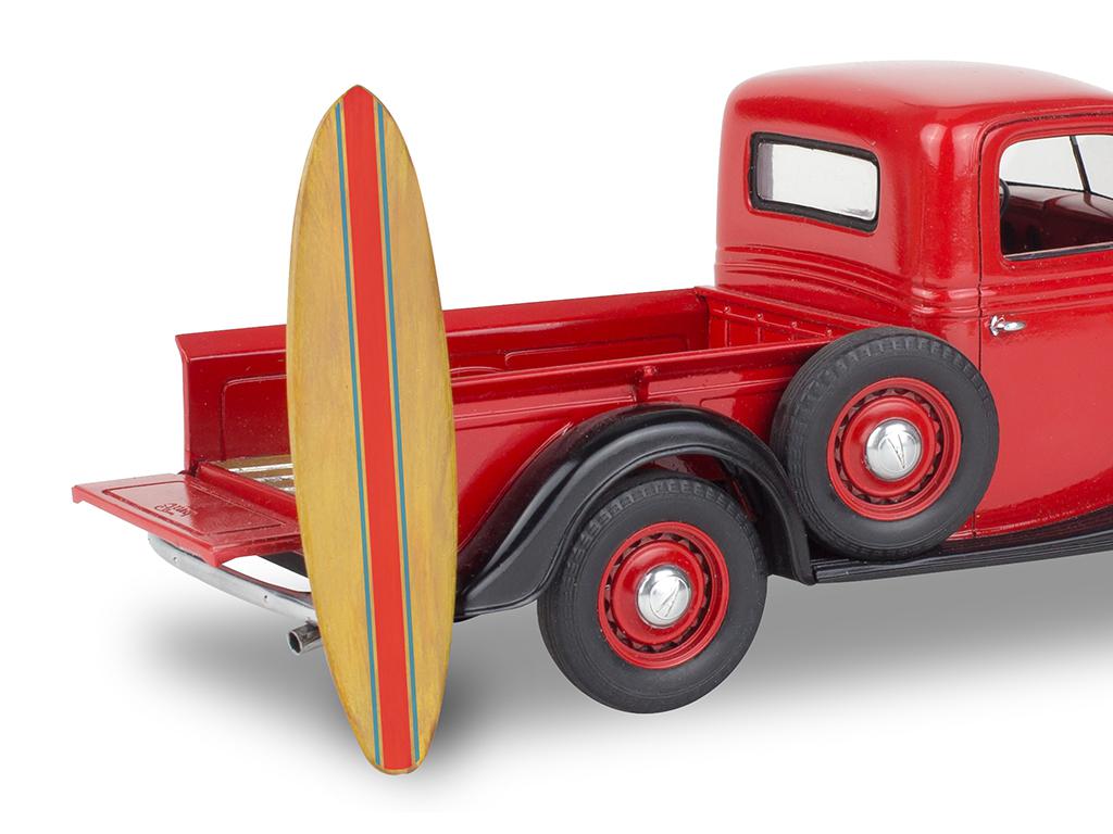1937 Ford Pickup with Surfboard (Vista 5)