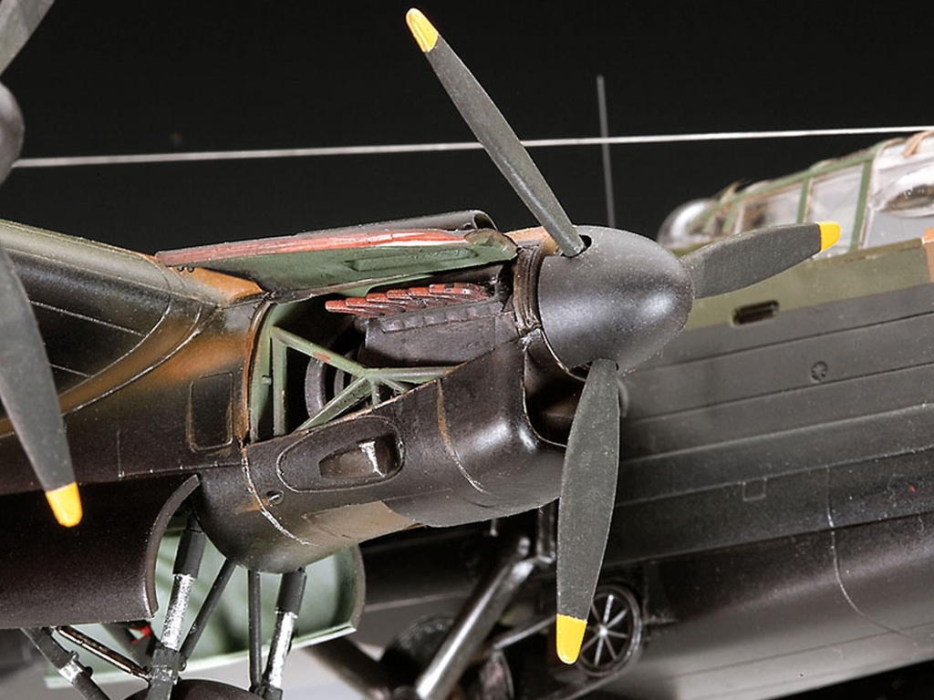 Avro Lancaster   (Vista 3)