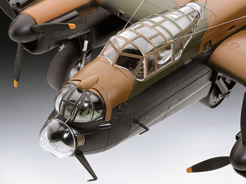 Avro Lancaster   (Vista 4)