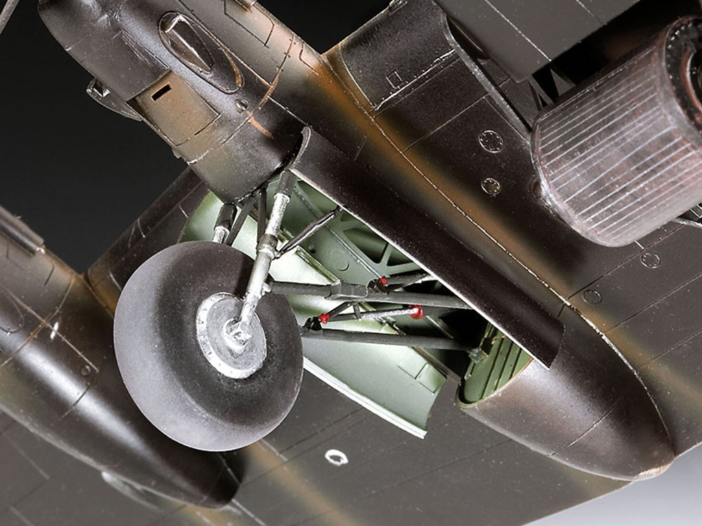 Avro Lancaster   (Vista 5)