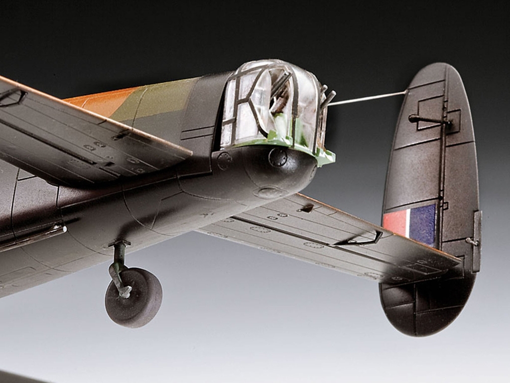 Avro Lancaster   (Vista 6)