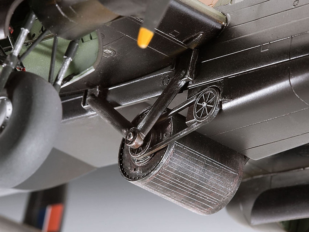 Avro Lancaster   (Vista 7)