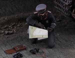 Waffen SS tank Commander with map  (Vista 1)