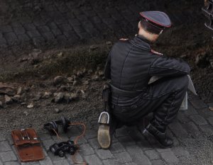 Waffen SS tank Commander with map  (Vista 3)