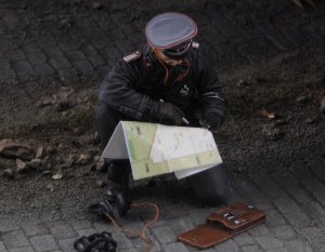 Waffen SS tank Commander with map  (Vista 4)