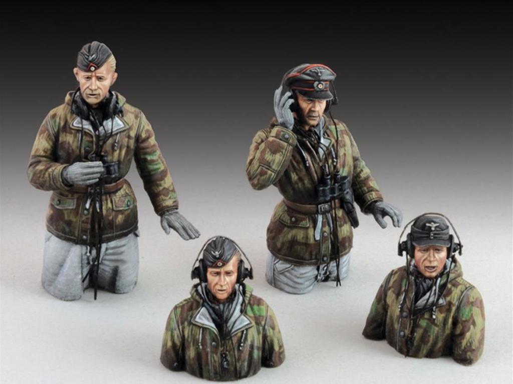 German tank crew in winter dress (Vista 1)
