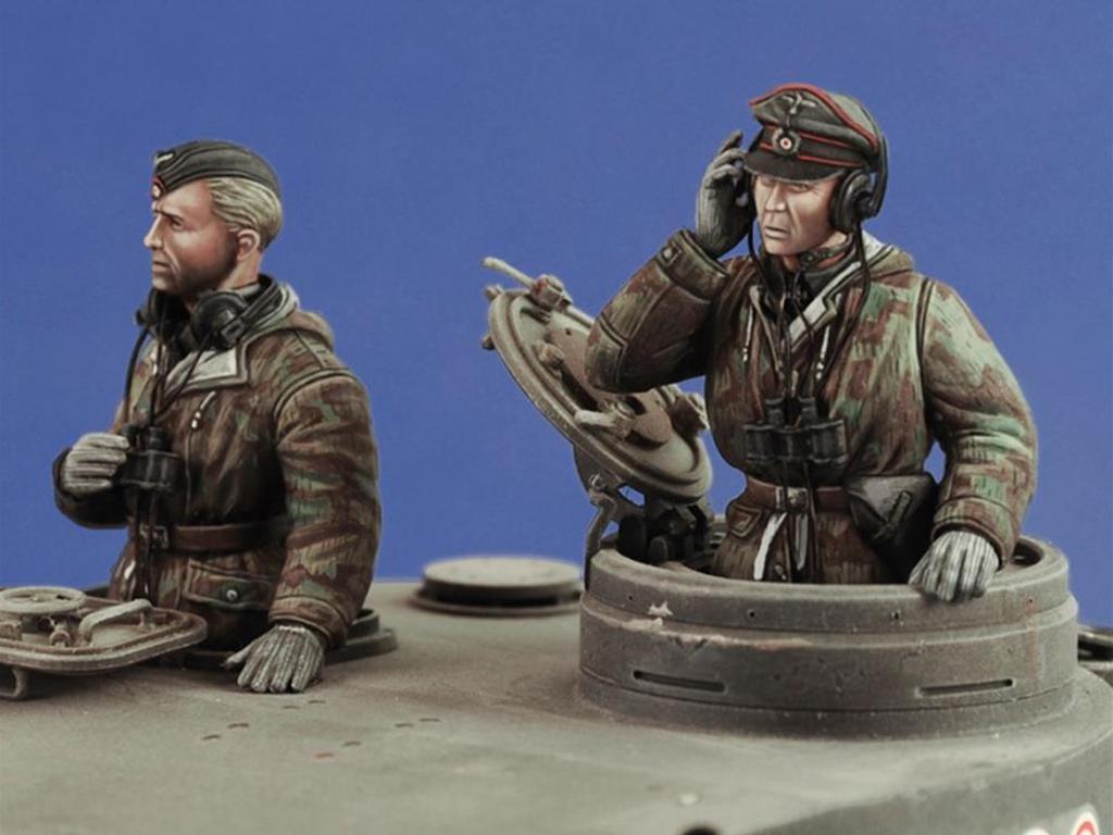 German tank crew in winter dress (Vista 2)