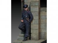 German tanker leaning against the wall (Vista 2)