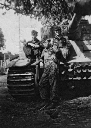 WSS Panzer Crewman, Kursk 1943  (Vista 6)