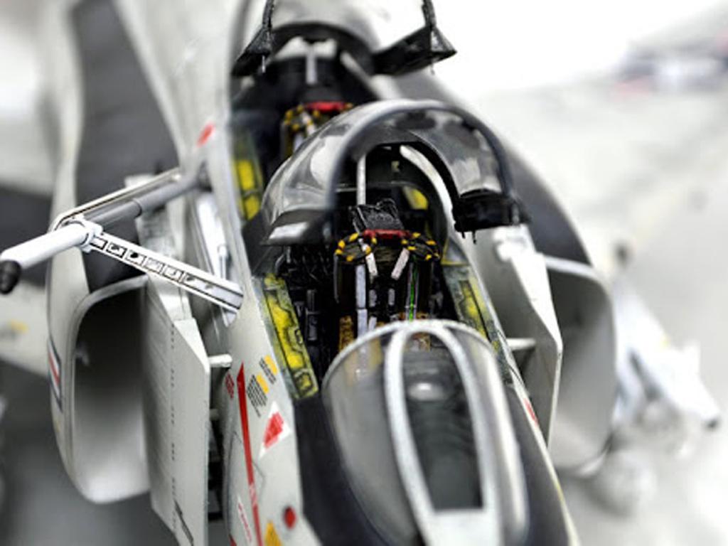 McDonnell-Douglas F-4J Phantom II (Vista 2)