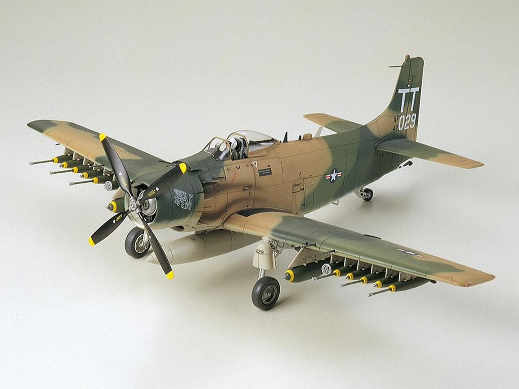 Douglas A-1J Skyraider U.S. Air Force (Vista 3)