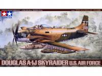 Douglas A-1J Skyraider U.S. Air Force (Vista 4)