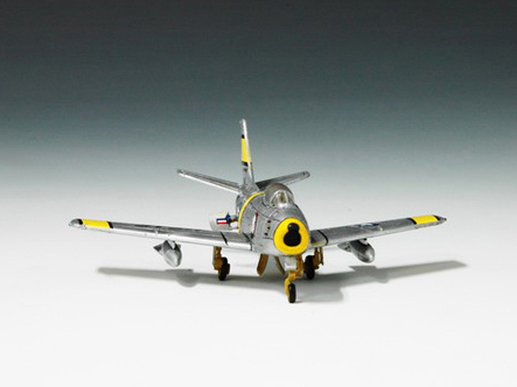 F-86F-30-NA Sabre  (Vista 9)