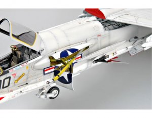 F-8J Crusader   (Vista 2)