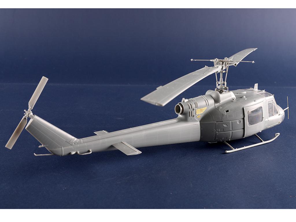 UH-1B Huey (Vista 8)